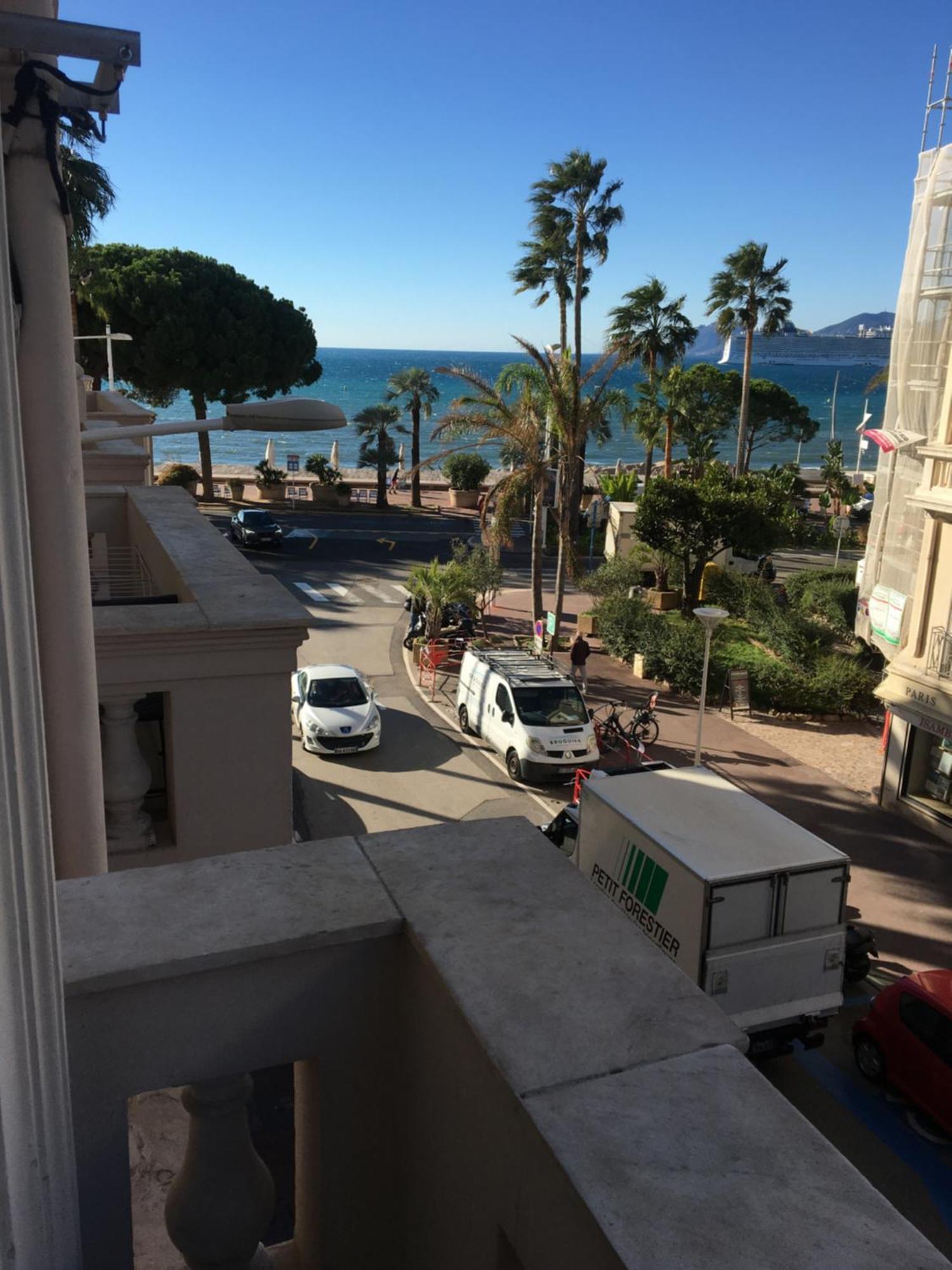 Croisette Palais Miramar Vue Laterale Cannes